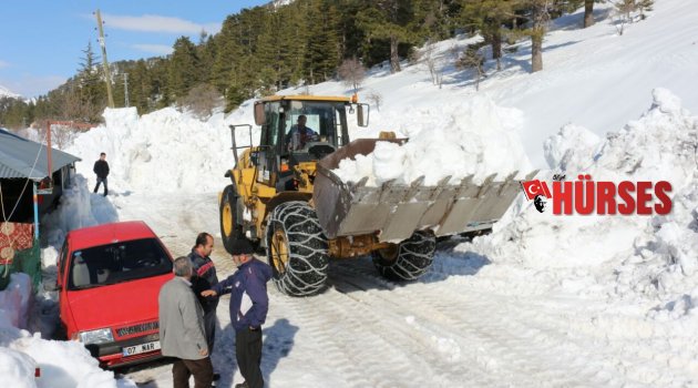 İŞ MAKİNESİYLE KURTARILDI