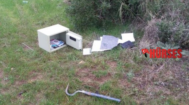 İşten çıkarıldı  otelin kasasını çaldı