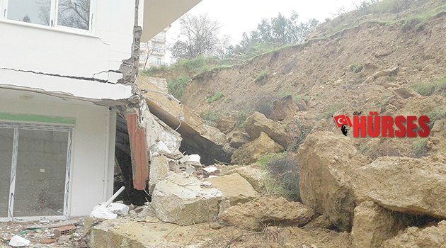 İstinat duvarı çöktü