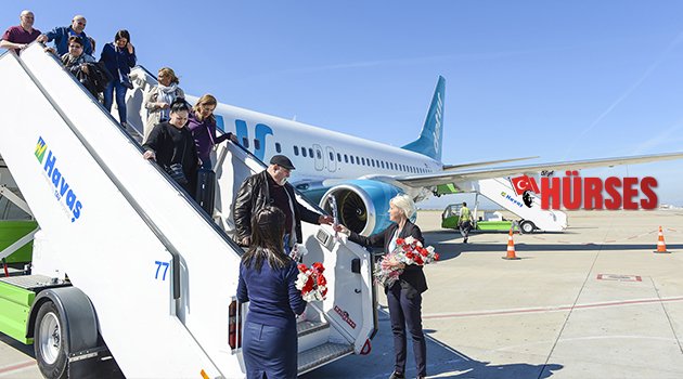 İSVEÇLİ TURİSTLER 'SU TAKI'YLA KARŞILANDI