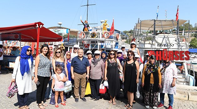 Kadın çiftçiler tekne turunda