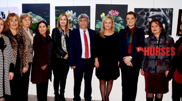 KADIN RESSAMLAR SERGİSİ AÇILDI