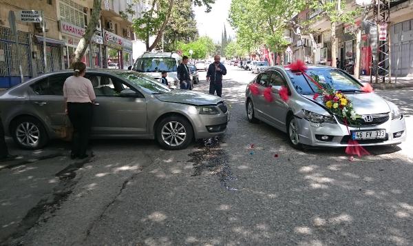 Kahramanmaraş&#039;ta Otomobil İle Düğün Arabası Çarpıştı