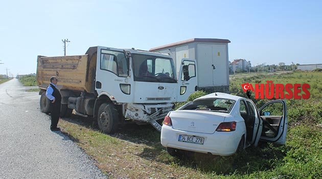 Kamyon ile otomobil çarpıştı