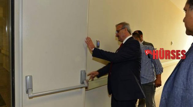 KAPI ARKALARINI BİLE İNCELEDİ