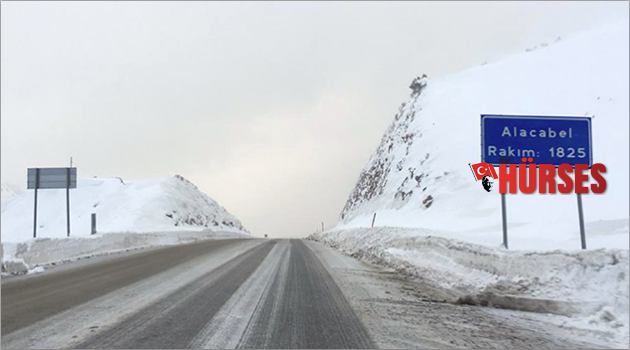 Kar ulaşımı aksatıyor