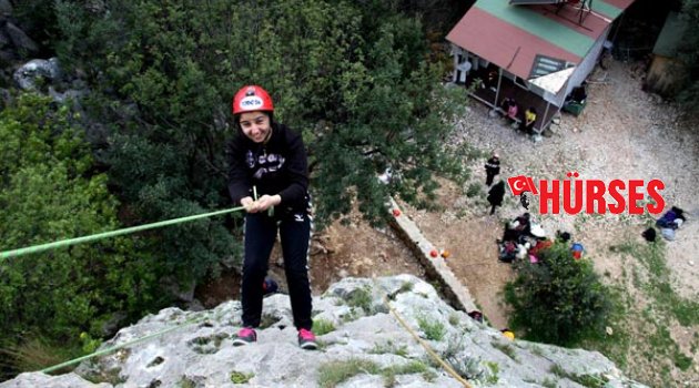 Kayaya tırmandılar
