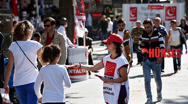 KAZIM ÖZALP'TE SİYASİ PARTİ YARIŞI