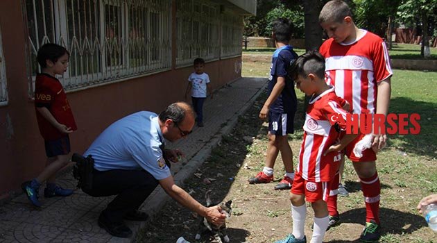Kediyi polis kurtardı