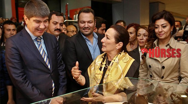 KEMAL SUNAL’IN GİYSİLERİ HERKESİ DUYGULANDIRDI