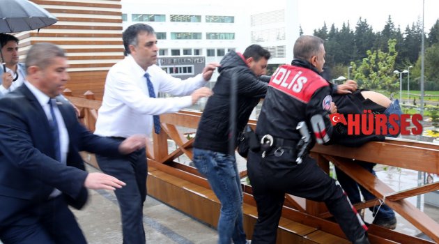 KENDİSİNİ KURTARAN POLİSE KIZDI