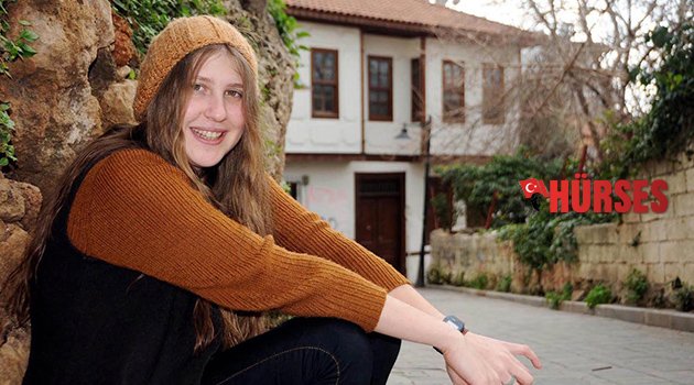 Kırmızı fularlı kızın annesine tazminat