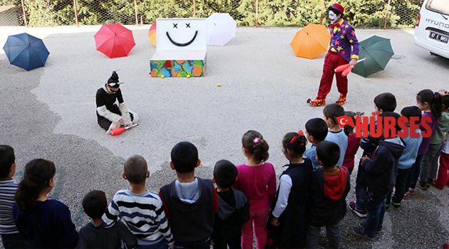 KIRSALDA YAŞAYAN ÇOCUKLAR TİYATROYLA BULUŞUYOR