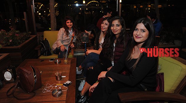 KIZ KIZA DEDİKODU
