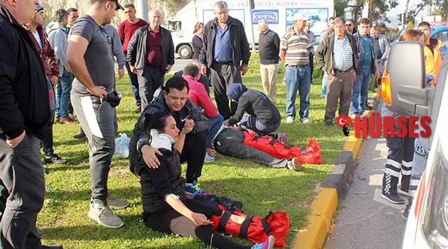 Kontrolden çıkan otomobil  minibüse çarptı: 8 yaralı