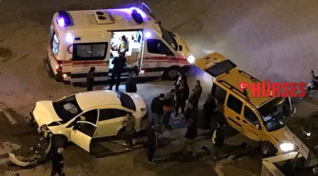 Kontrolsüz kavşakta kaza: 2 yaralı