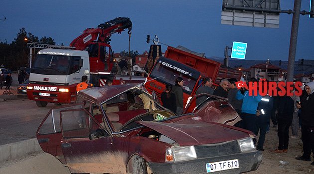 Kontrolsüz kavşakta kaza