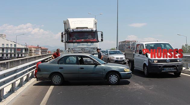 Köprülü kavşakta kaza