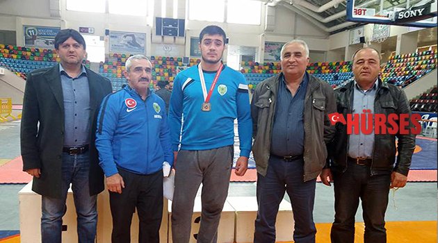 KORKUTELİLİ GÜREŞÇİDEN GÜMÜŞ MADALYA