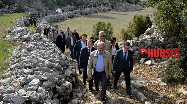 Köyden ilçeye yürüdü