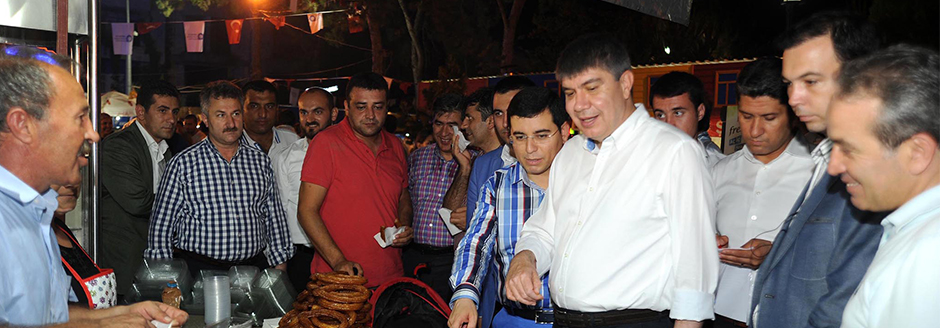 Kuyrukta İki Başkan