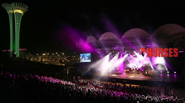 LEVEL 42, EXPO'DA NOSTALJI YAŞATTI