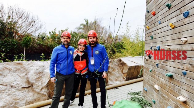 LİDER YETİŞTİRİYOR