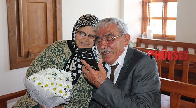 LİSELİ AŞIKLARA DÖNDÜLER