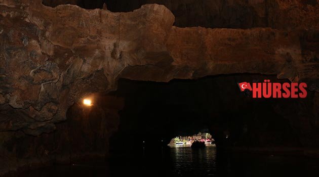 Mağara içinde müzik şöleni