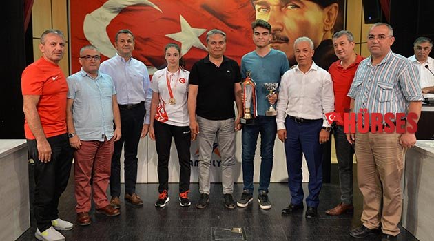Mecliste başarılı sporculara ödül