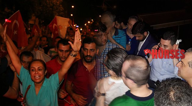 MEYDANA İLK İNEN KAHRAMANLAR