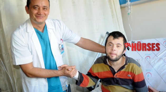 MİDESİNDEN 6 ÇİVİ 4 ÇATAL ÇIKARTILDI