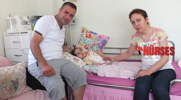 MİLLİYETÇİ ANTALYASPOR TARAFTARI AZRA BEBEK’İN YANINDA