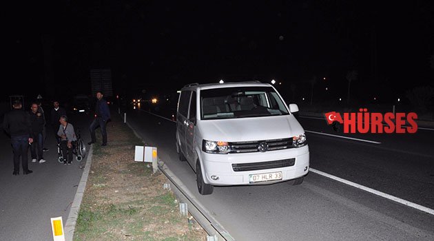 Seyir halindeki minibüs, kadına çarptı