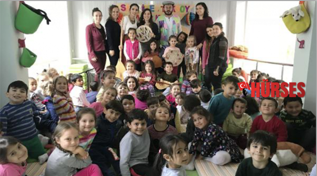 Miniklere halk müziği konseri