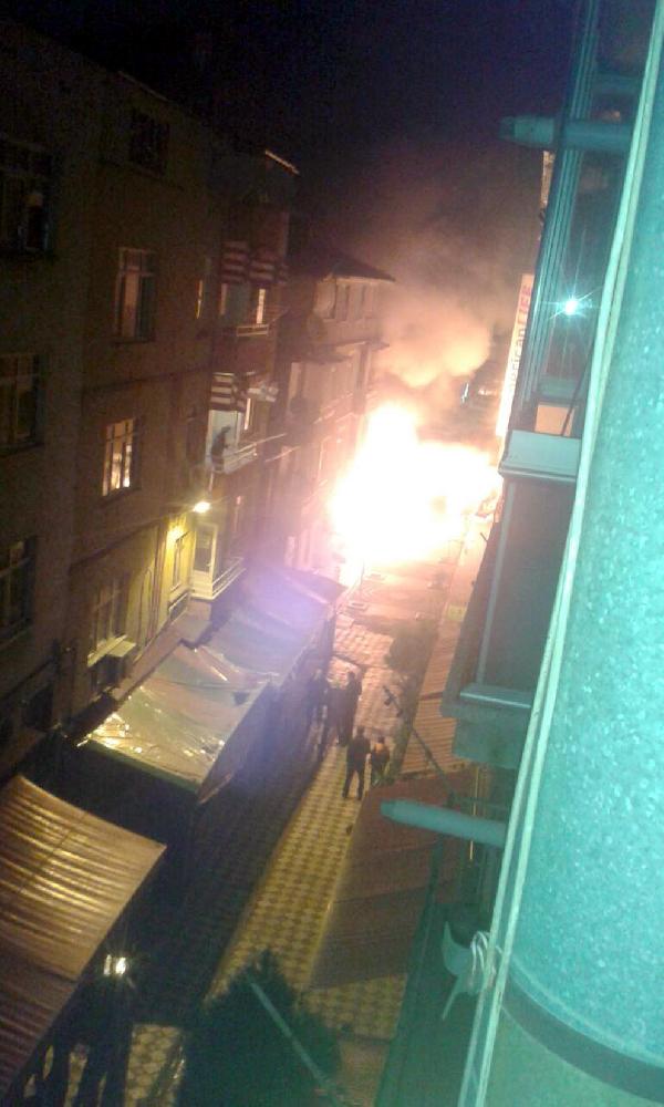 Molotof Kokteyli Atıp Kafeteryayı Yaktılar