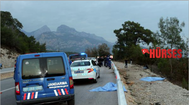 Motosikletiyle bariyerlere çarptı