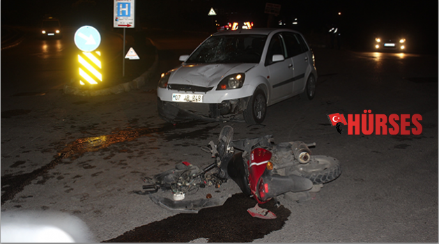 Motosikletle otomobil çarpıştı: 1 ağır yaralı