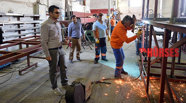 MURATPAŞA’YA GELİP KONTEYNERE BAKTILAR