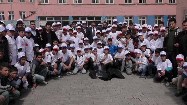 Muşlu Öğrenciler Çöp Topladı