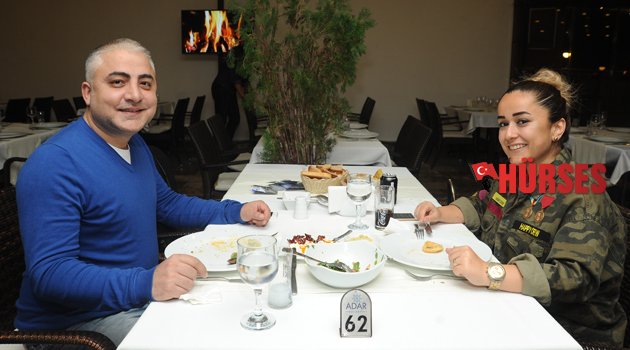 MUTLULUĞUNDA YANINDA