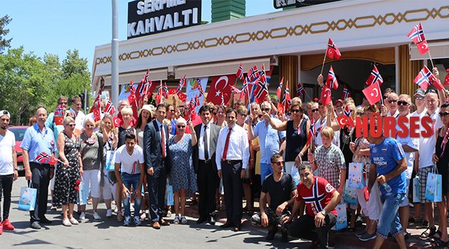 NORVEÇLİLERDEN BAYRAM KUTLAMASI