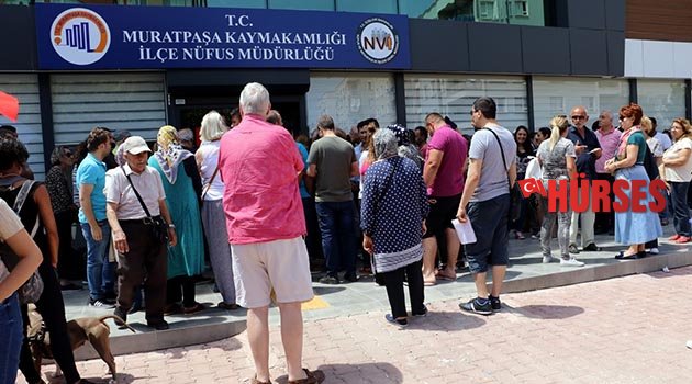 Nüfus müdürlüklerinde seçim kuyruğu