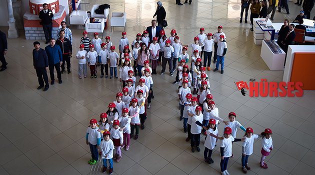 ÖĞRENCİLER ‘Pİ’ SEMBOLÜ YAPTI