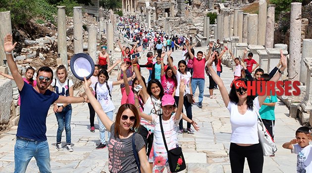 ÖĞRENCİLER TARİHİ YERLERİ GEZDİ