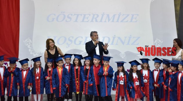 ÖĞRENCİLERDEN YILSONU GÖSTERİSİ