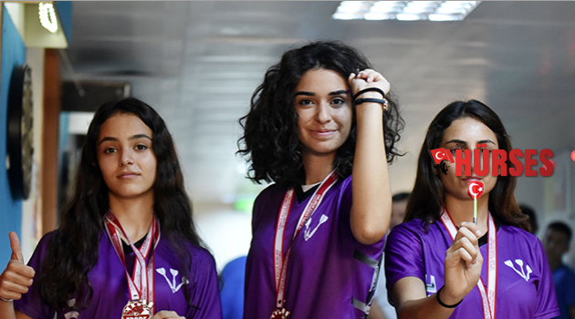 Okul sığınağında  yetişen şampiyon kızlar