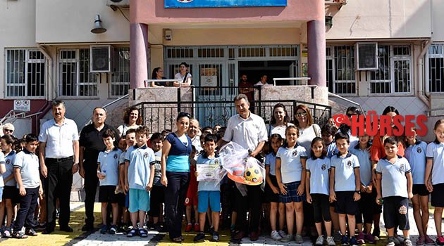 Okullar ödüllerini aldı