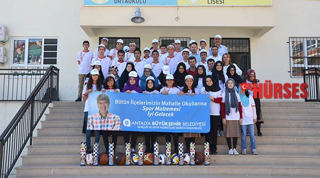 Okullara spor malzemesi yardımı