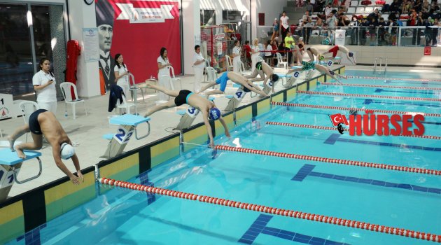 OKULLARI İÇİN KULAÇ ATTILAR